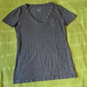 V-neck pocket tshirt
